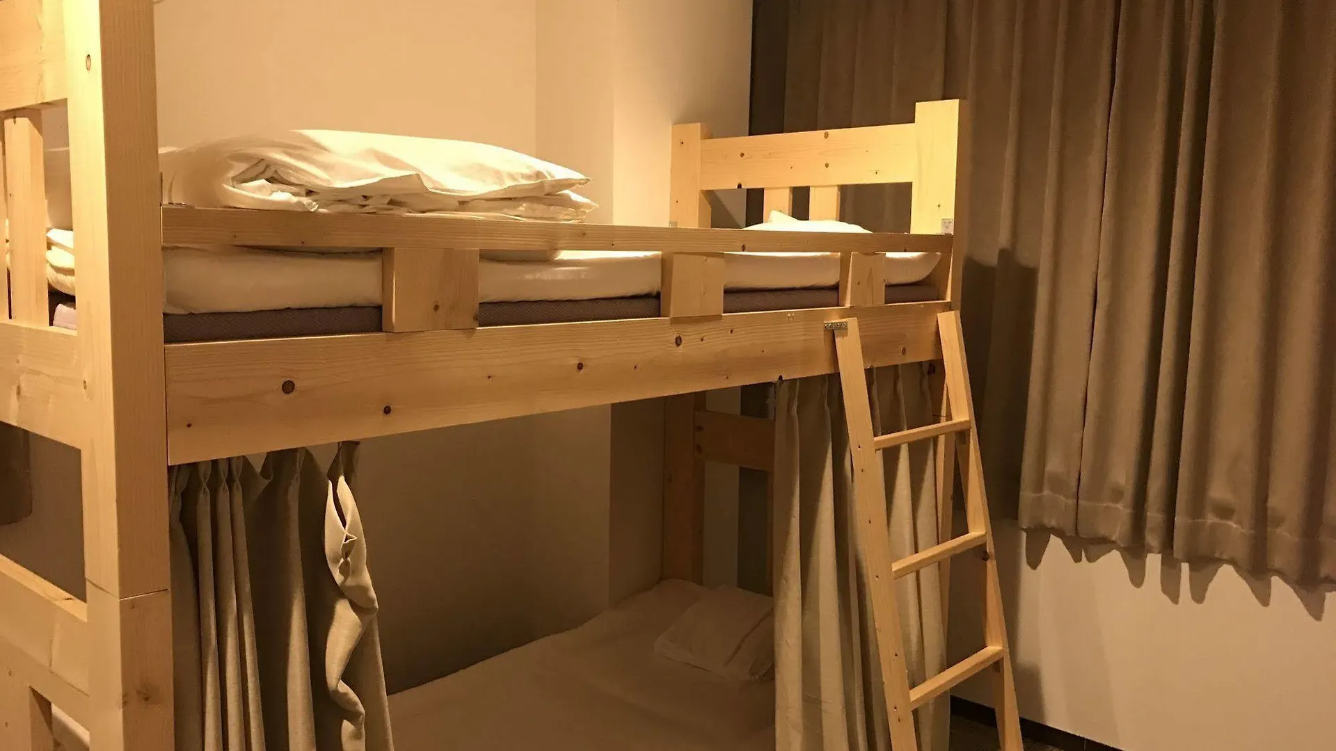 Super Conveniently Located The Guest House Hakodate Bay Hostel